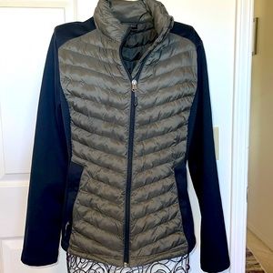 Like new 32° heat- long sleeved, zip up puffer jacket. S